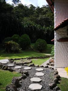 Ein Garten an der Unterkunft Casalta, Hermosa casa de arquitectura Rústica
