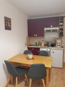 Η κουζίνα ή μικρή κουζίνα στο B&B &Cot