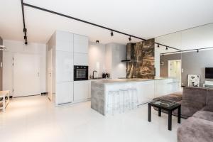 Kuchyňa alebo kuchynka v ubytovaní Super-Apartamenty International Fair