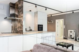 Kuchyňa alebo kuchynka v ubytovaní Super-Apartamenty International Fair
