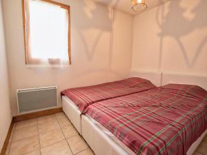 a small bedroom with a bed and a window at Appartement Flumet, 3 pièces, 6 personnes - FR-1-505-36 in Flumet