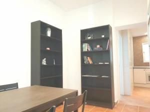 Kuchyňa alebo kuchynka v ubytovaní Sunny Malaga Centre Flats, 2 Options, with Balcony or Terrace