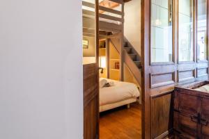 LES SUITES D'ANNICIACA - Hyper centre avec vue sur le chateau客房内的一张或多张床位