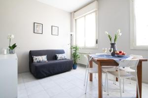a living room with a table and a couch at Happy Home in Saronno