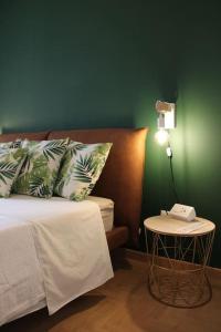 a bedroom with a bed and a table with a lamp at Casa Sivori sul lago di Garda con ampio giardino in Desenzano del Garda