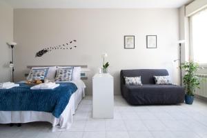 a bedroom with a bed and a chair at Happy Home in Saronno