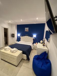 A bed or beds in a room at Samcri Luxury Home