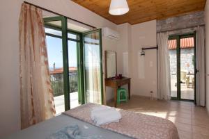 Postel nebo postele na pokoji v ubytování Mani Cosy View Maisonette