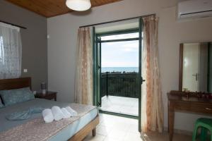 Postel nebo postele na pokoji v ubytování Mani Cosy View Maisonette