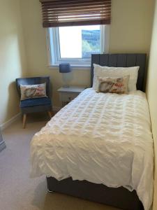 A bed or beds in a room at Home from home, 3 bedroom house in Hawick