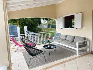 Rõdu või terrass majutusasutuses Résidence chez Adine