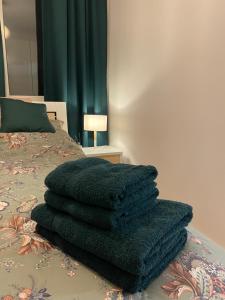 Posteľ alebo postele v izbe v ubytovaní Airport Green Apartment KL21 - air condition & free parking