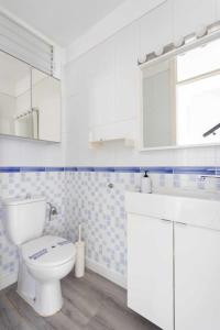 Kúpeľňa v ubytovaní Callao Perfect Stay by Sunkeyrents