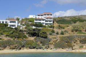 a building on a hill next to a beach at Nora Norita in Batsi