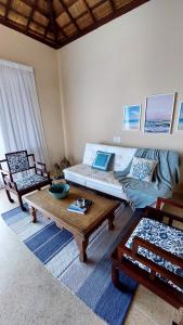 a living room with a couch and a coffee table at Coco Pontall Bangalôs in Coruripe