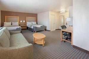 Posezení v ubytování Holiday Inn Express Monterey - Cannery Row by IHG
