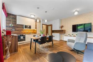 Kuchyň nebo kuchyňský kout v ubytování Apartment Adélka 104, private wellness - whirlpool, sauna, parking + 11 fotografií