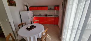 Kuchyň nebo kuchyňský kout v ubytování Apartments Ćosic