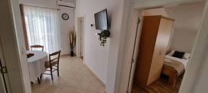 TV a/nebo společenská místnost v ubytování Apartments Ćosic