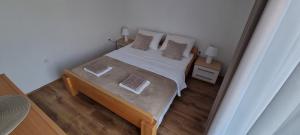 Postel nebo postele na pokoji v ubytování Apartments Ćosic