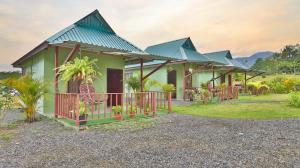 a green house with a green roof at Chongos Place in Fortuna