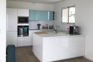 Η κουζίνα ή μικρή κουζίνα στο Odyssée de Quiberville - Villa vue mer d'exception