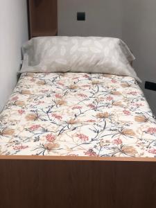 A bed or beds in a room at 110 square meters, 5 min of all-Best area of Las Palmas
