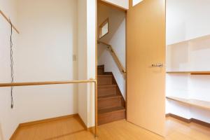 Habitación con escalera y escalera. en アブラハウス別府, en Beppu 26 fotos más