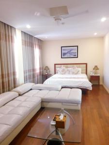 Giường trong phòng chung tại Khách sạn Sa Chi - Móng Cái