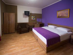 Ένα ή περισσότερα κρεβάτια σε δωμάτιο στο Gala Hotel +56 φωτογραφίες