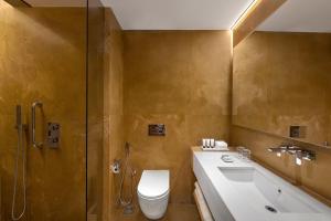 Time Square Resort & Spa Bhuj的一间浴室