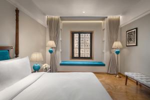 Time Square Resort & Spa Bhuj客房内的一张或多张床位