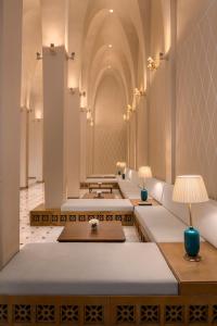 Time Square Resort & Spa Bhuj客房内的一张或多张床位