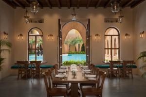 Time Square Resort & Spa Bhuj内部或周边的泳池