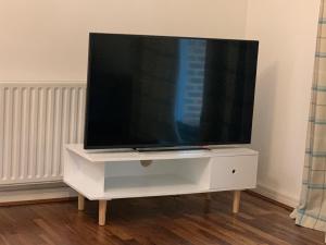a large flat screen tv on a white entertainment center at Centra St albans city 2bedRoom 2 shower ROOM APT free parink in St. Albans