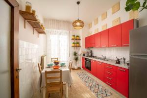 Η κουζίνα ή μικρή κουζίνα στο Living Florinda Apt. (3' to Airport, 9' to Center)