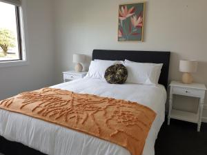 a bedroom with a large bed with a pillow on it at Heinlen on Bridges Street in Mount Gambier