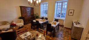 Posedenie v ubytovaní Maison au Loup - Superbe ancien hotel particulier du XVIe siècle au cœur de la vieille ville du Puy