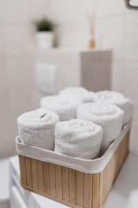 a bunch of towels in a wooden basket on a counter at Romantický LOFT parking u hlavního nádraží in Olomouc