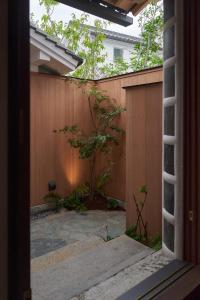 滔々 日本郷土玩具館 蔵の宿 toutou, Gangukan Kura no Yado外面的花园
