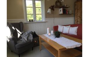 Khu vực ghế ngồi tại 4 Bedroom Beautiful Home In Farsund