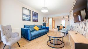 Televízia a/alebo spoločenská miestnosť v ubytovaní Apartament z 2 sypialniami Elegant Lux 18 E Perłowa Przystań - Holiday City