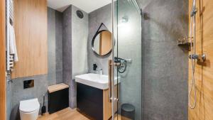 Kúpeľňa v ubytovaní Apartament z 2 sypialniami Elegant Lux 18 E Perłowa Przystań - Holiday City
