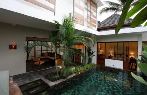 Tegal Sari Accommodation Ubud内部或周边的泳池