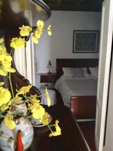 A bed or beds in a room at Indimenticabili VACANZE ROMANE nel cuore della città