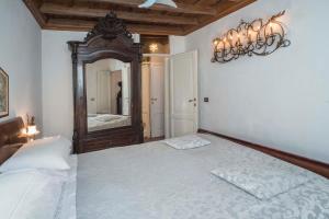A bed or beds in a room at Indimenticabili VACANZE ROMANE nel cuore della città