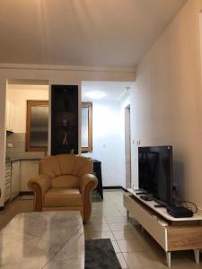 En TV eller et underholdningssystem på Blue Sky