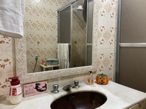 Et badeværelse på Quarto Camarim + 11 billeder