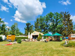 Taman di luar Chata Slapy - Ždáň