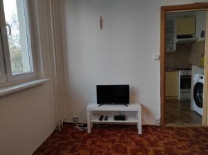 Televízia a/alebo spoločenská miestnosť v ubytovaní Stiborka